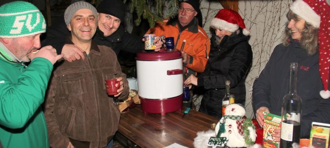 Zeißiger Weihnachtsmarkt lockte viele Gäste in den Zeißighof