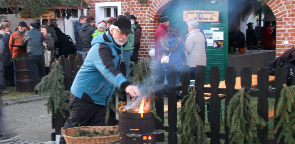 zeissiger-weihnachtsmarkt2016-eingang